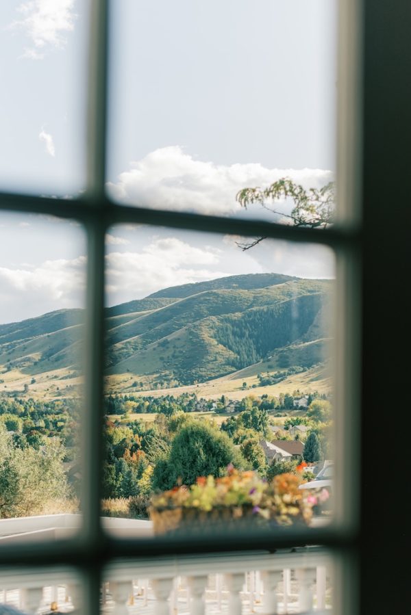 classic_timeless_romantic_fall_wedding_the_manor_house_colorado (66) (1)
