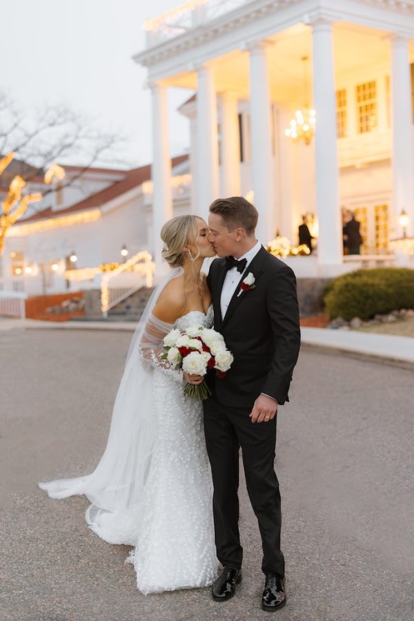 elegant_winter_floral_wedding_the_manor_house_colorado (79)